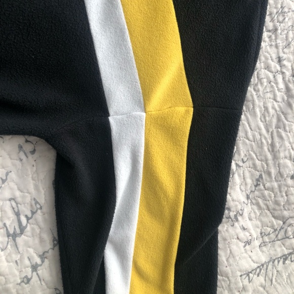 Fleece half zip-up crop top - Picture 3 of 5